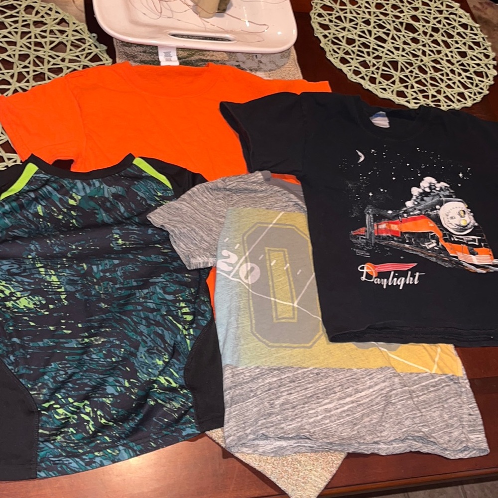 4 Short Sleeve T-Shirts Bundle from Champion & Gymboree in 4-6 & XS EUC
